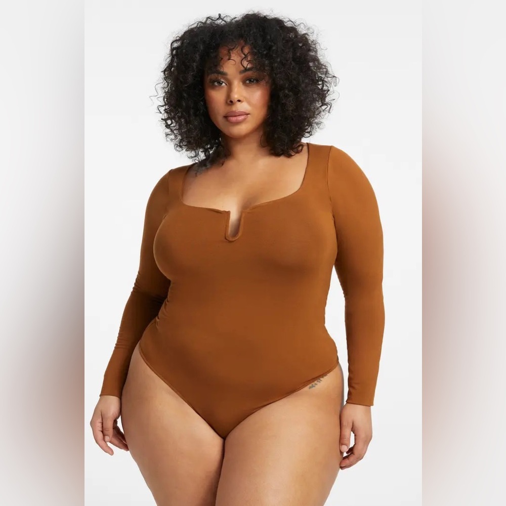 Good American - Burnt Caramel U-Ring Long Sleeve Bodysuit
